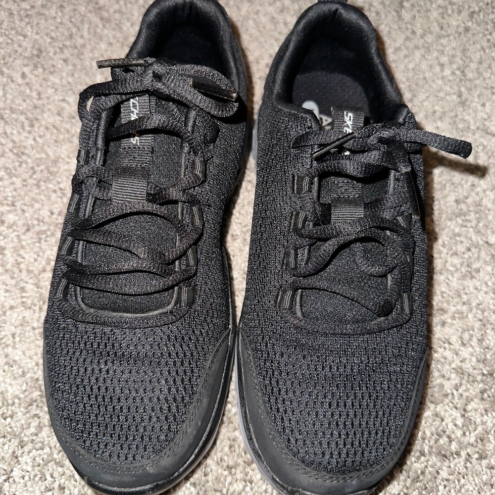 Skechers like new Y4.5